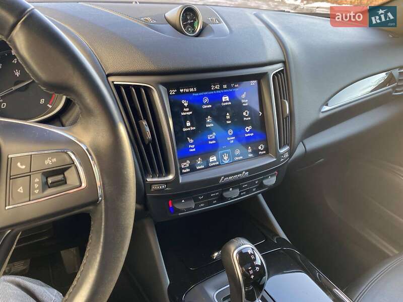 Внедорожник / Кроссовер Maserati Levante 2017 в Киеве