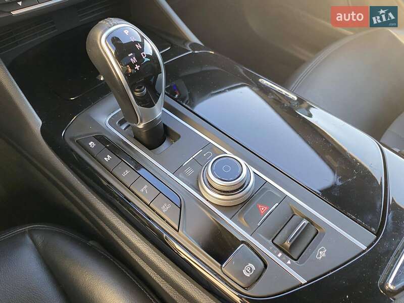 Внедорожник / Кроссовер Maserati Levante 2017 в Киеве