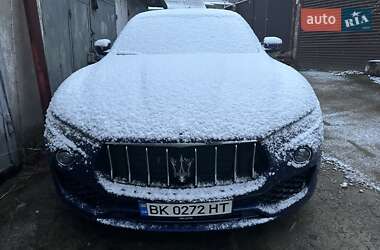 Позашляховик / Кросовер Maserati Levante 2020 в 