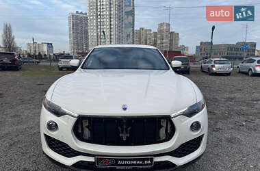 Внедорожник / Кроссовер Maserati Levante 2017 в Киеве