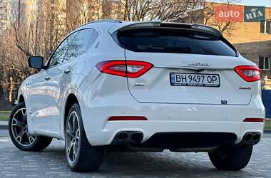 Позашляховик / Кросовер Maserati Levante 2016 в 