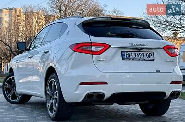 Позашляховик / Кросовер Maserati Levante 2016 в 