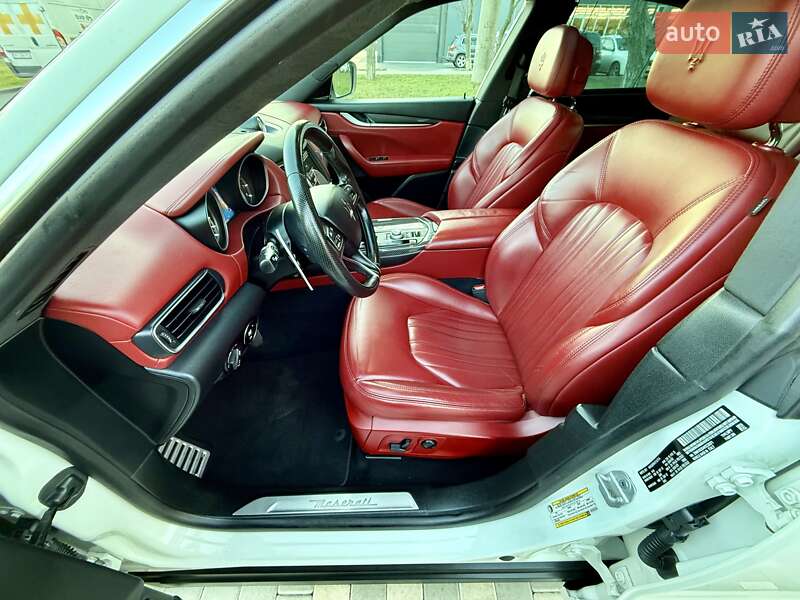 Внедорожник / Кроссовер Maserati Levante 2016 в Одессе