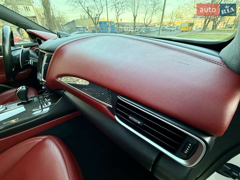 Внедорожник / Кроссовер Maserati Levante 2016 в Одессе