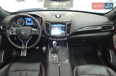 Позашляховик / Кросовер Maserati Levante 2018 в 