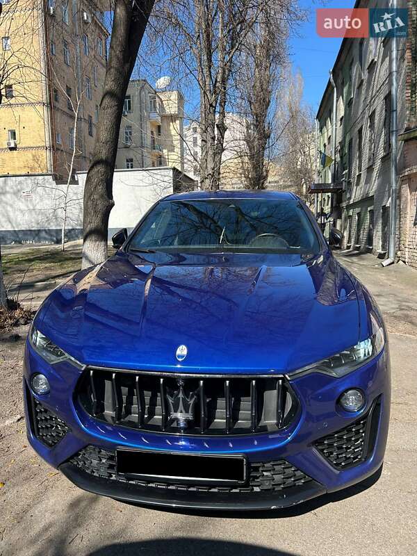 Внедорожник / Кроссовер Maserati Levante 2022 в 