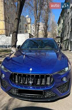 Внедорожник / Кроссовер Maserati Levante 2022 в 