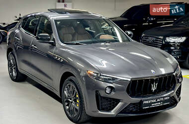Позашляховик / Кросовер Maserati Levante 2022 в 