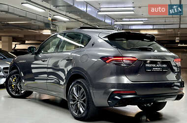 Позашляховик / Кросовер Maserati Levante 2022 в 
