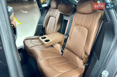 Позашляховик / Кросовер Maserati Levante 2022 в 
