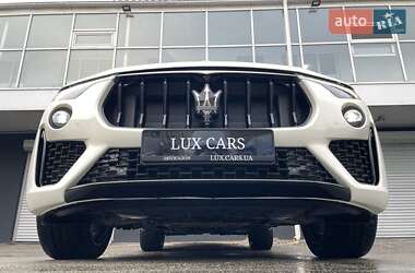 Позашляховик / Кросовер Maserati Levante 2022 в 