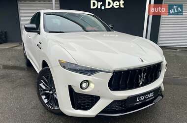 Позашляховик / Кросовер Maserati Levante 2022 в 
