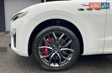 Позашляховик / Кросовер Maserati Levante 2022 в 