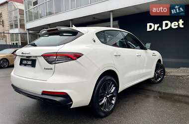 Позашляховик / Кросовер Maserati Levante 2022 в 