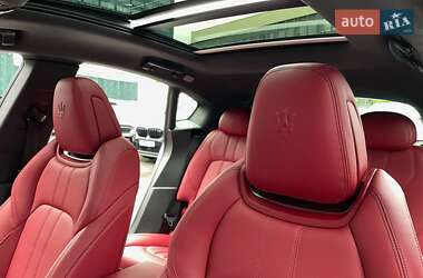 Позашляховик / Кросовер Maserati Levante 2022 в 
