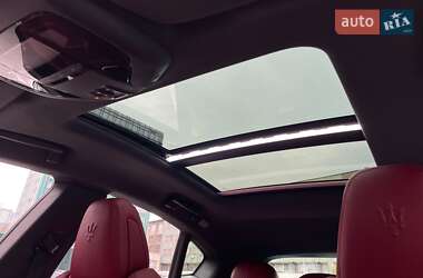 Позашляховик / Кросовер Maserati Levante 2022 в 