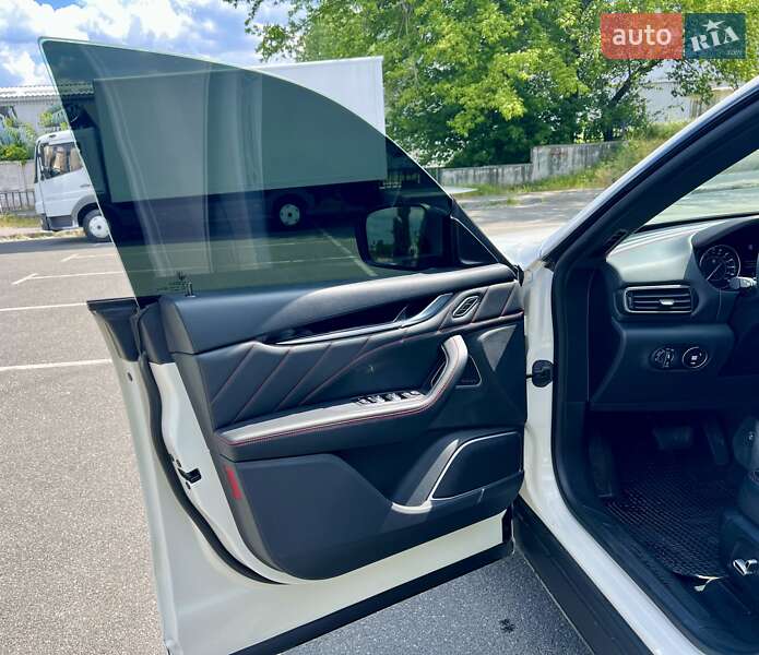 Позашляховик / Кросовер Maserati Levante 2021 в Києві фото 30 Позашляховик / Кросовер Maserati Levante 2021 в Києві