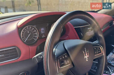 Внедорожник / Кроссовер Maserati Levante 2021 в 