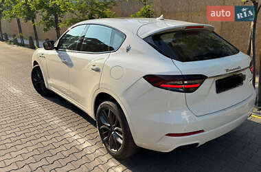 Внедорожник / Кроссовер Maserati Levante 2021 в 