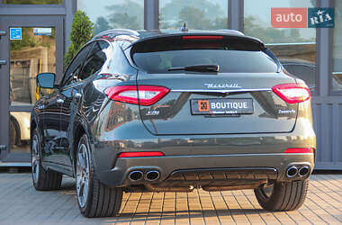 Позашляховик / Кросовер Maserati Levante 2017 в 
