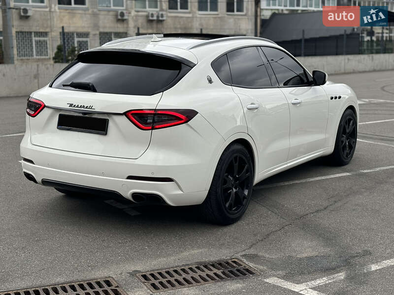 Внедорожник / Кроссовер Maserati Levante 2016 в Киеве фото 6 Внедорожник / Кроссовер Maserati Levante 2016 в Киеве