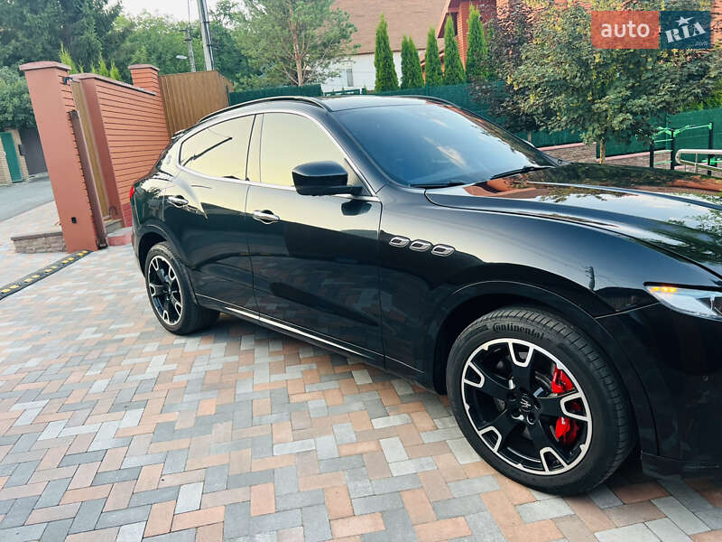 Внедорожник / Кроссовер Maserati Levante 2017 в Киеве