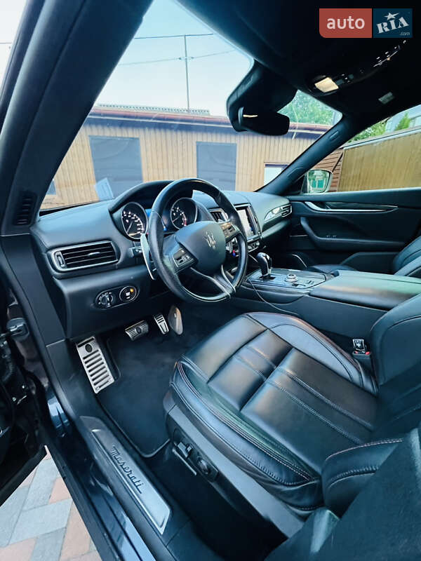 Внедорожник / Кроссовер Maserati Levante 2017 в Киеве