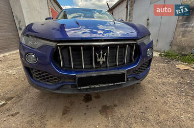 Внедорожник / Кроссовер Maserati Levante 2016 в Киеве