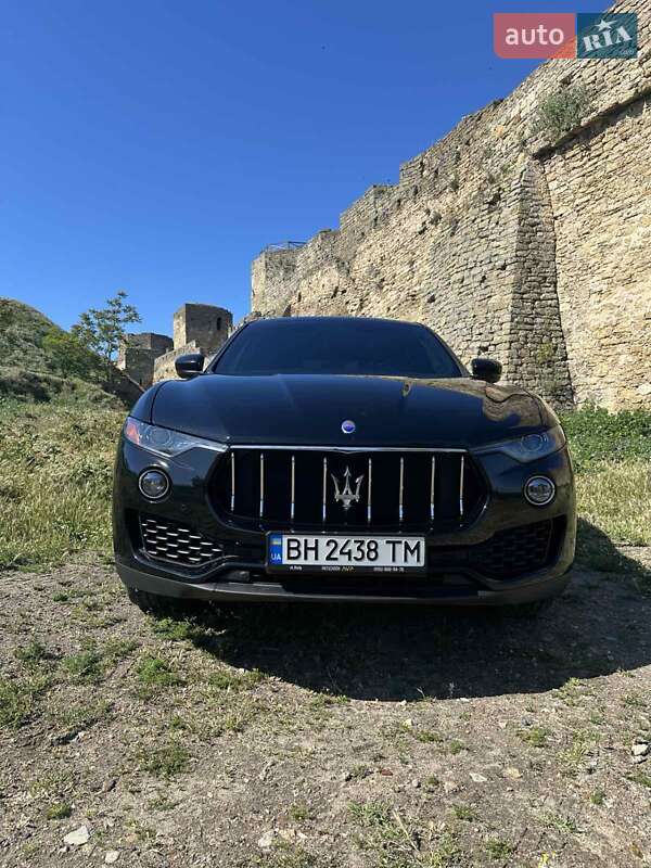 Внедорожник / Кроссовер Maserati Levante 2018 в 