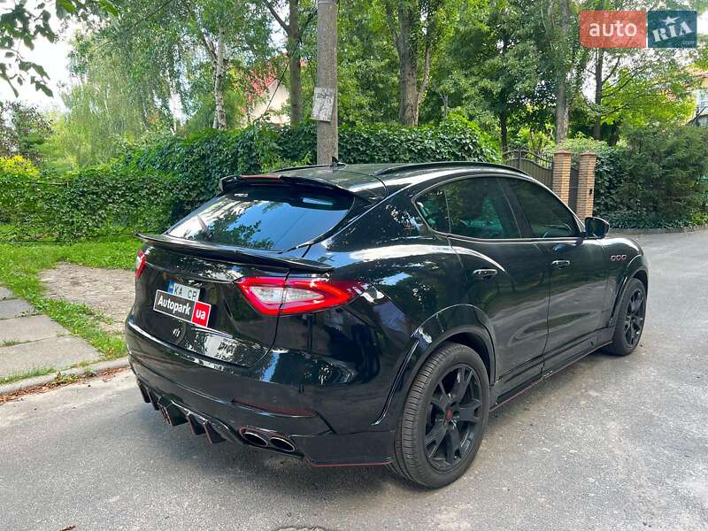 Внедорожник / Кроссовер Maserati Levante 2017 в Киеве