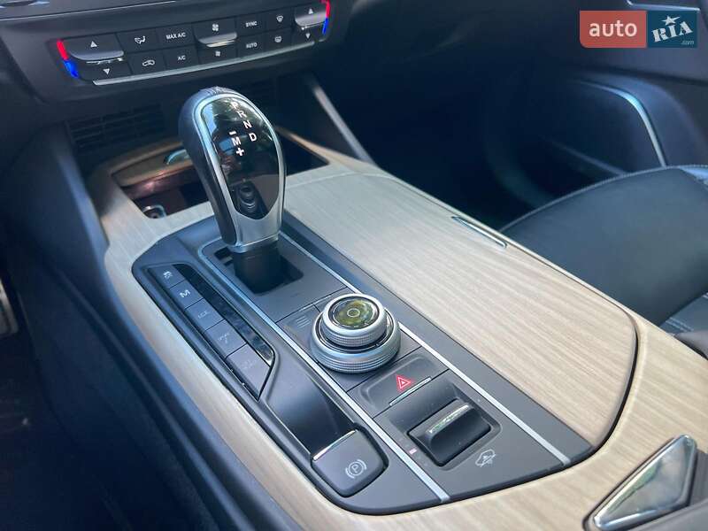 Внедорожник / Кроссовер Maserati Levante 2017 в Киеве