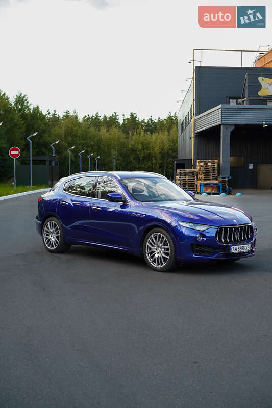 Внедорожник / Кроссовер Maserati Levante 2016 в Киеве