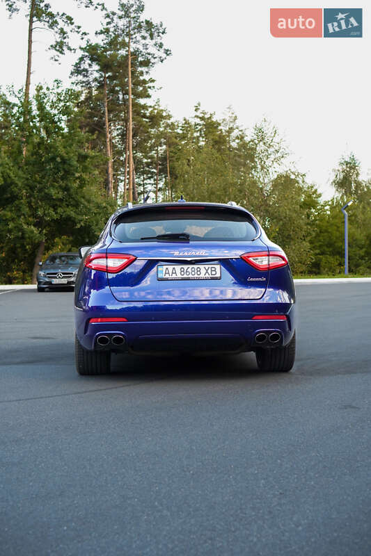 Внедорожник / Кроссовер Maserati Levante 2016 в Киеве