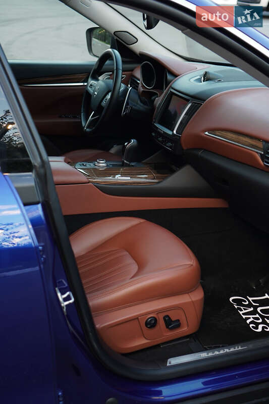 Внедорожник / Кроссовер Maserati Levante 2016 в Киеве