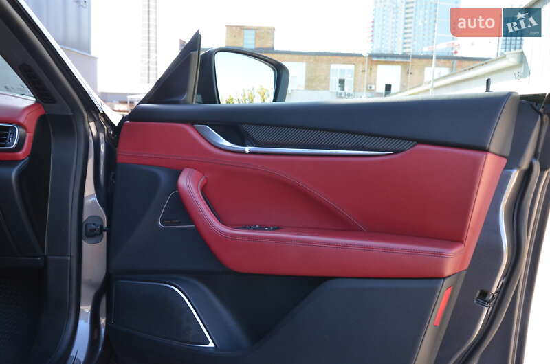 Позашляховик / Кросовер Maserati Levante 2017 в Києві