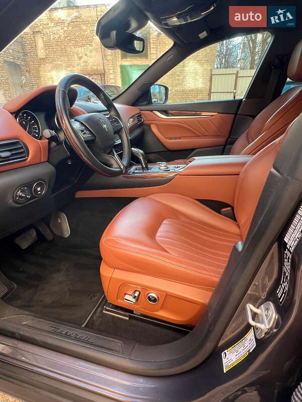 Внедорожник / Кроссовер Maserati Levante 2021 в Киеве