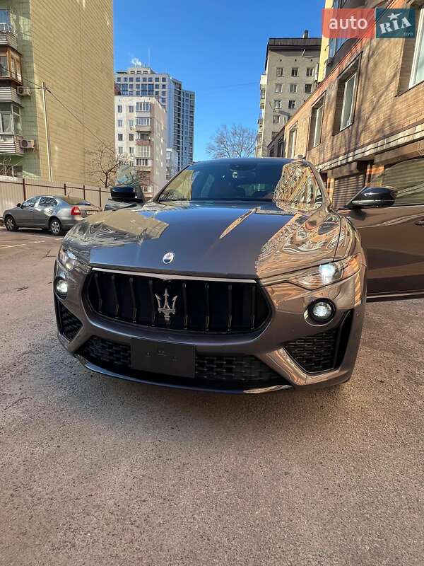 Внедорожник / Кроссовер Maserati Levante 2021 в Киеве