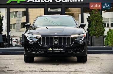 Внедорожник / Кроссовер Maserati Levante 2018 в 