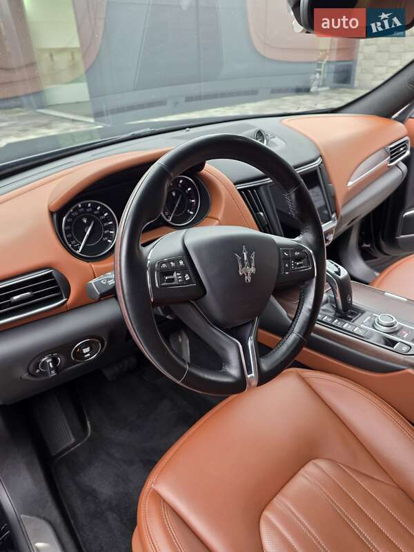 Внедорожник / Кроссовер Maserati Levante 2021 в Киеве
