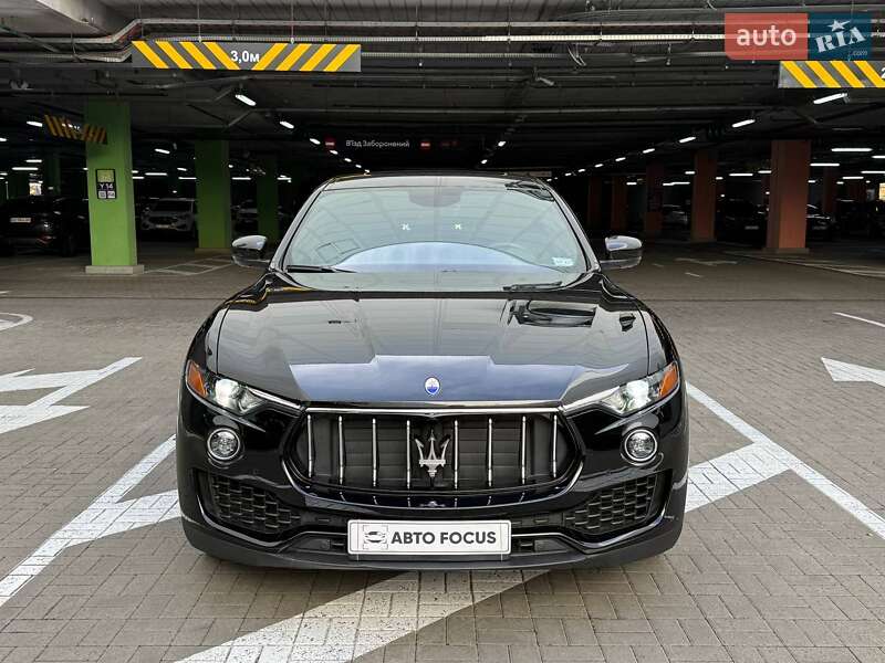 Внедорожник / Кроссовер Maserati Levante 2017 в Киеве