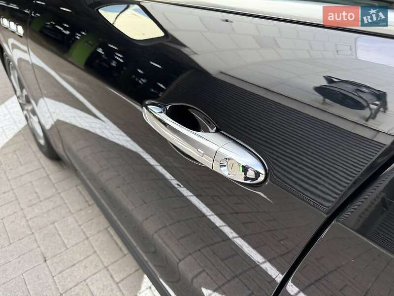 Внедорожник / Кроссовер Maserati Levante 2017 в Киеве