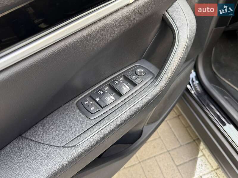 Внедорожник / Кроссовер Maserati Levante 2017 в Киеве