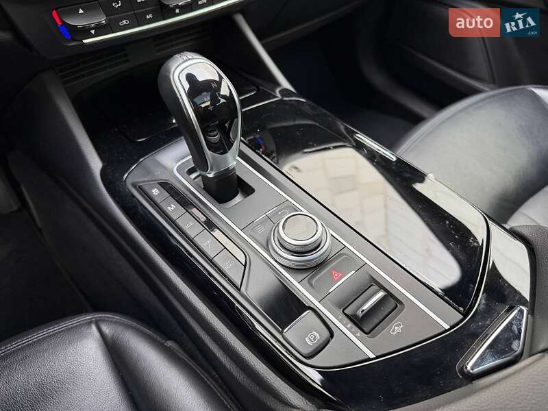 Внедорожник / Кроссовер Maserati Levante 2017 в Киеве