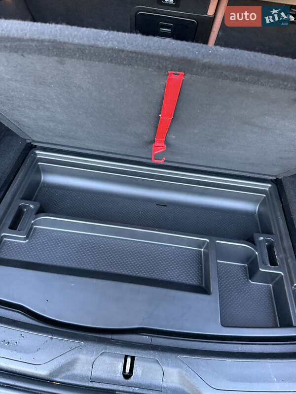 Внедорожник / Кроссовер Maserati Levante 2018 в Киеве