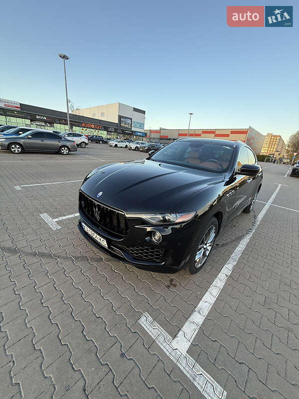 Внедорожник / Кроссовер Maserati Levante 2018 в Киеве