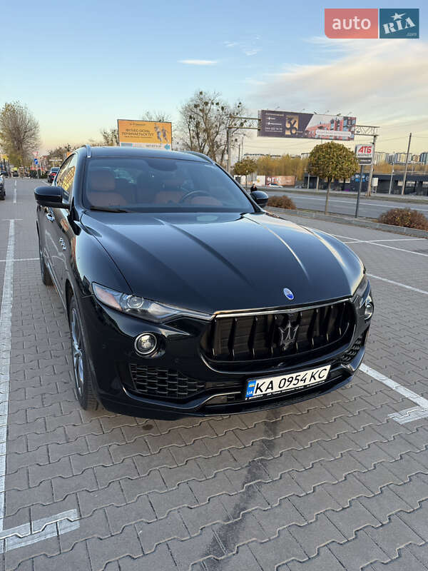 Внедорожник / Кроссовер Maserati Levante 2018 в Киеве