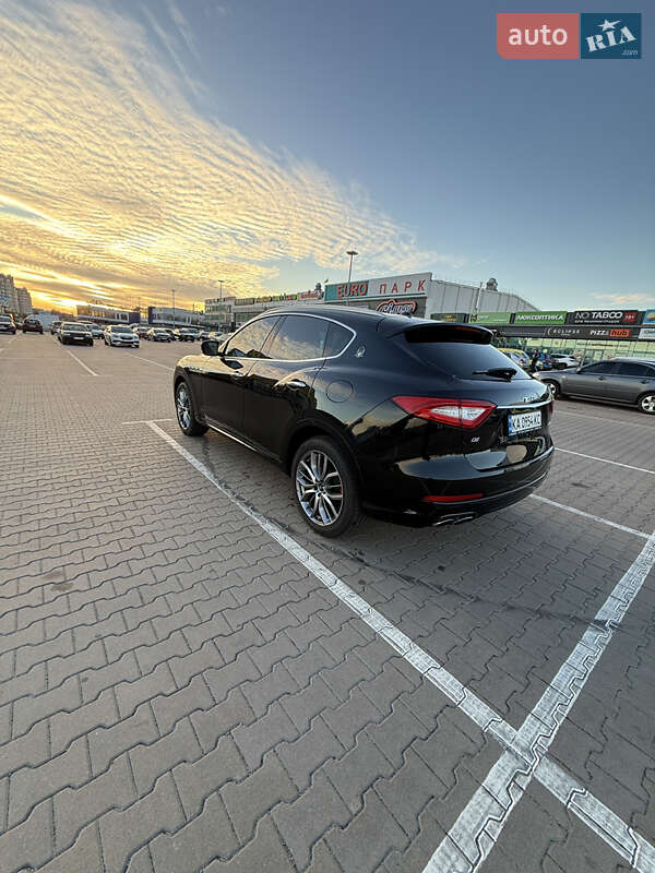 Внедорожник / Кроссовер Maserati Levante 2018 в Киеве