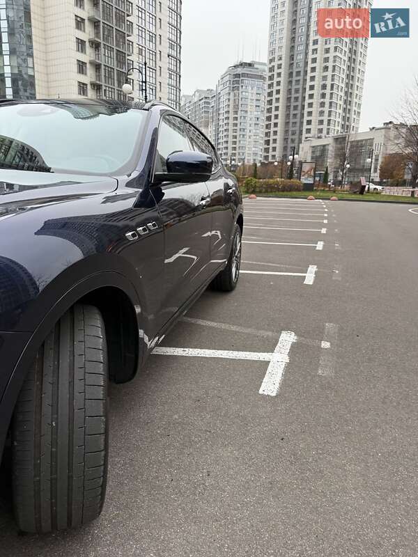 Позашляховик / Кросовер Maserati Levante 2019 в Києві