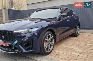 Внедорожник / Кроссовер Maserati Levante 2018 в Киеве