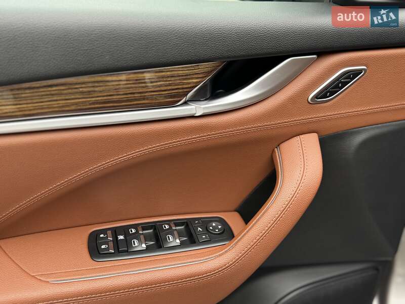 Позашляховик / Кросовер Maserati Levante 2017 в Києві